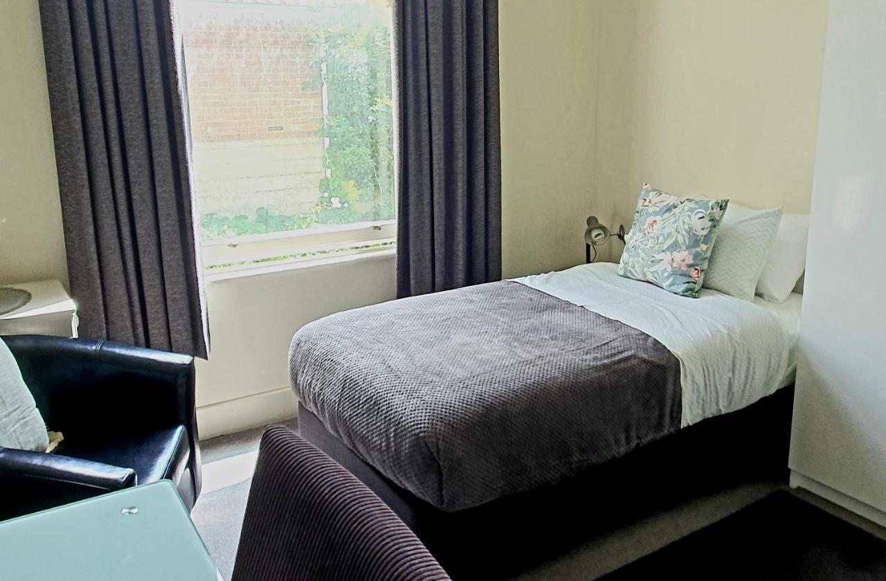 Travel Stay City Hostel Дьюндин Экстерьер фото