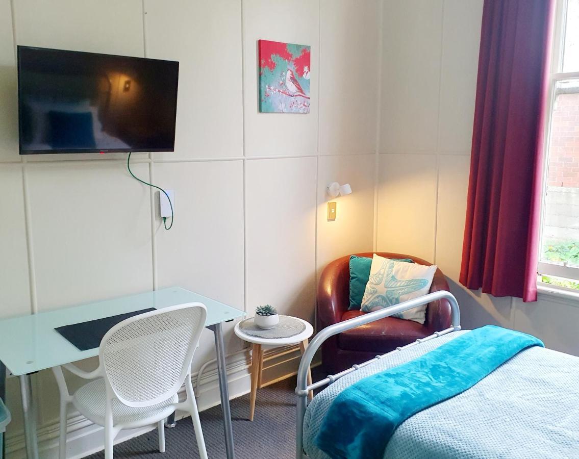 Travel Stay City Hostel Дьюндин Экстерьер фото